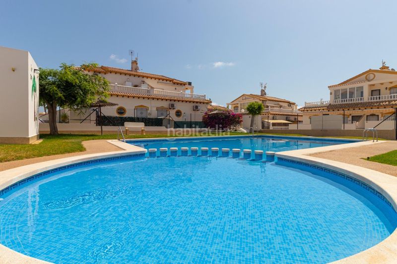 Foto 7bfaa0ca-716f-4bcf-a2bf-2c9db5209643. Casa amb calefacció piscina a Los Balcones y los Altos Orihuela