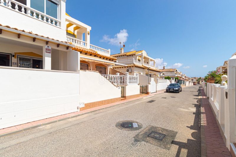Foto c76bda49-e0b7-471b-85ef-7dc86a09d12a. Casa amb calefacció piscina a Los Balcones y los Altos Orihuela