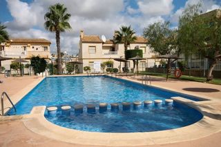 Xalet a Villamartín-Las Filipinas. Chalet en las filipinas, orihuela costa  ideal para vivir cerca