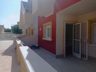 Casa adosada en El Mojón. Tu nuevo hogar en un encantador chalet adosado en la zona de el