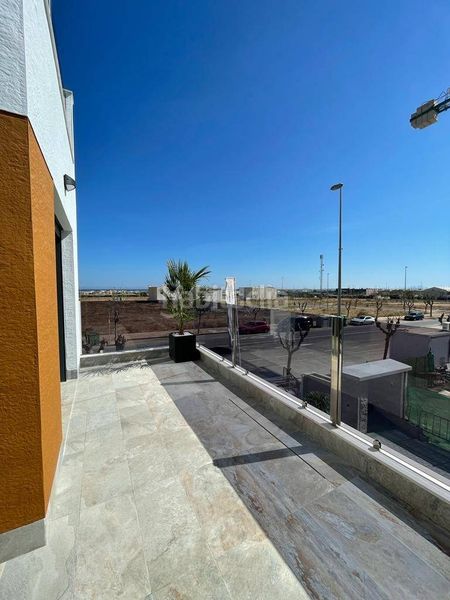 Foto 824c15f0-5e1b-4bb9-8a30-e7b76ffb121e. Piano terra con parcheggio piscina in Pilar de la Horadada ciudad Pilar de la Horadada
