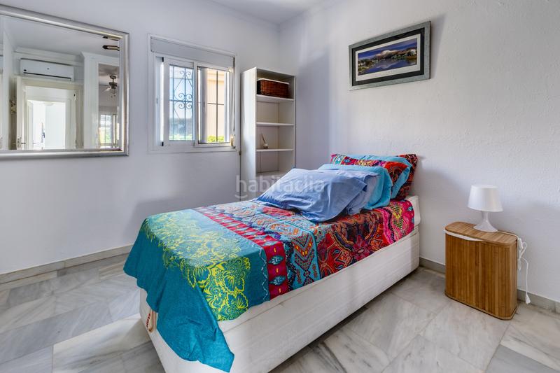 Foto 173d9418-9f24-47ca-a509-e7925703f2db. Casa adossada amb xemeneia calefacció aparcament piscina a Marbella