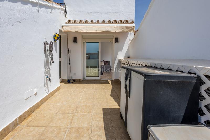Foto 4e79f2f2-80f9-40ab-8e69-15a25a90e8de. Casa adossada amb xemeneia calefacció aparcament piscina a Marbella