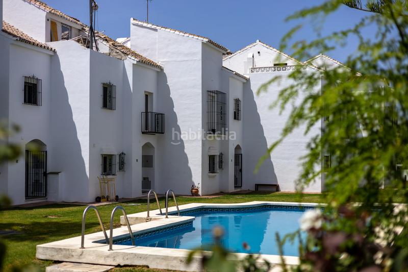 Foto 8b1f187d-0804-4727-9f3d-edb6bbfdc172. Casa adossada amb xemeneia calefacció aparcament piscina a Marbella