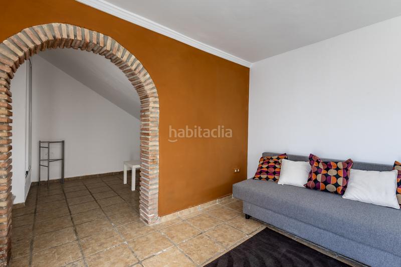 Foto b7b0def5-1e11-4915-b7bf-2eca5c06ecd4. Casa adossada amb xemeneia calefacció aparcament piscina a Marbella