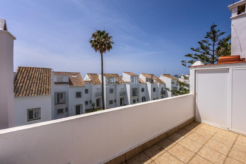 Foto c597373b-b291-4039-a8ab-0c8556275888. Casa adossada amb xemeneia calefacció aparcament piscina a Marbella