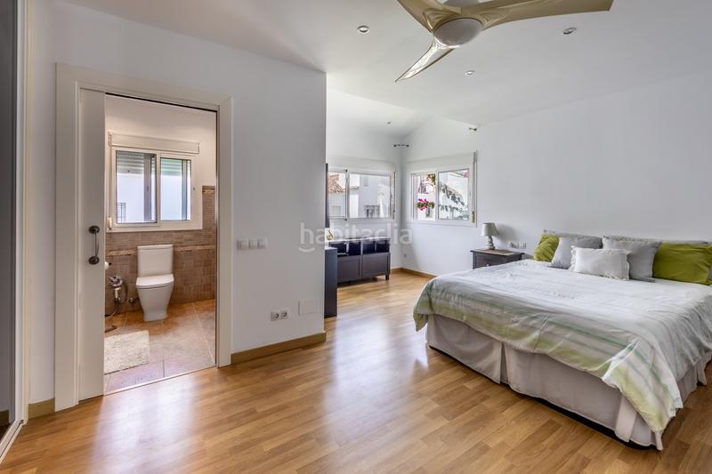 Foto d0a28871-532a-4fb0-8963-e5327cf5c95e. Casa adossada amb xemeneia calefacció aparcament piscina a Marbella
