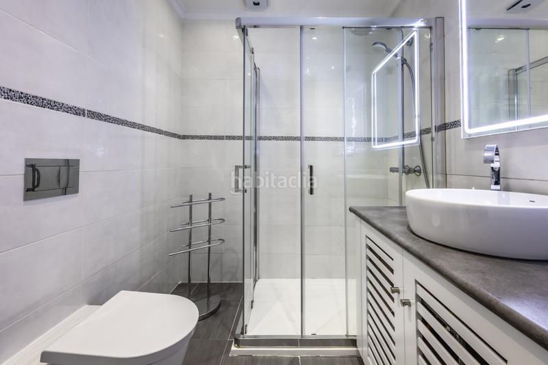 Foto d9bb47f2-b17a-44e2-b62d-14b2b3986071. Casa adossada amb xemeneia calefacció aparcament piscina a Marbella