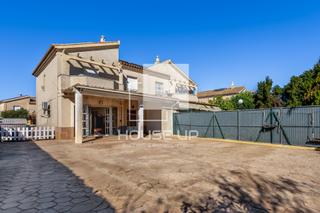 Casa aparellada  Alemania 3. Magnífica vivienda pareada de 4 dormitorios