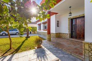 Xalet en Higueras 22. Chalet independiente con piscina