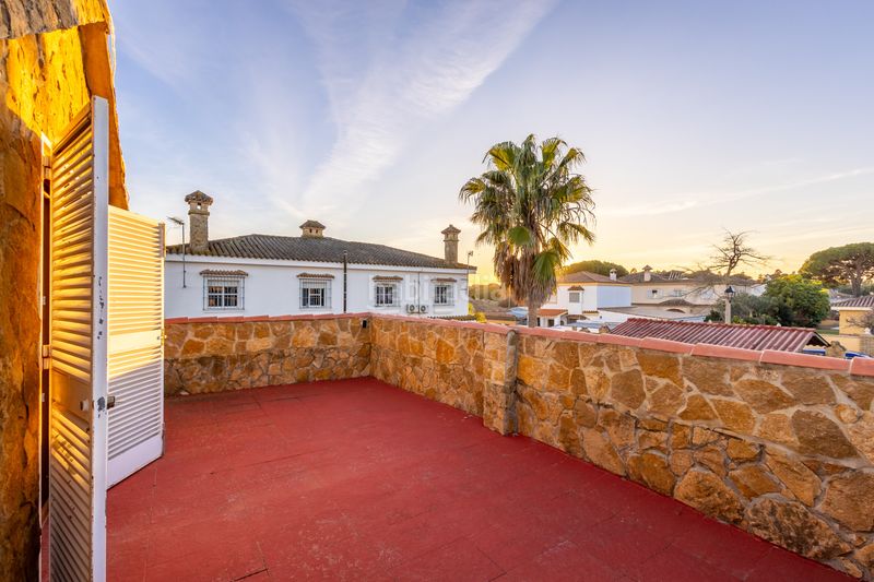 Foto a8691510-991b-4d0b-9bde-1cc325a6d746. Chalet avec parking piscine dans Cuatro Pinos - El Carmen Puerto de Santa María (El)