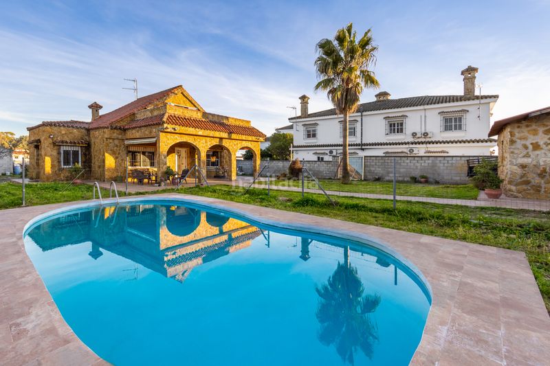 Foto c56de7f0-e45f-4c10-97e8-4e368952b49e. Chalet avec parking piscine dans Cuatro Pinos - El Carmen Puerto de Santa María (El)