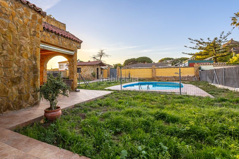 Foto e83401e2-9353-40f8-9018-a9138f8c42e4. Chalet avec parking piscine dans Cuatro Pinos - El Carmen Puerto de Santa María (El)