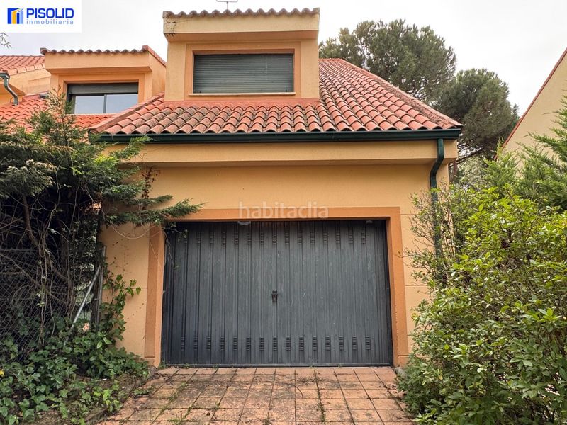 Foto 400c6025-b187-40b5-aca1-885a6d3b7cb1. Casa adossada amb aparcament a Tordesillas