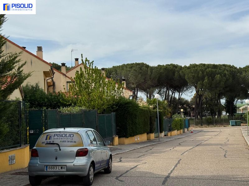 Foto 474fdc05-c61b-4455-a08f-940899ac17f2. Casa adossada amb aparcament a Tordesillas