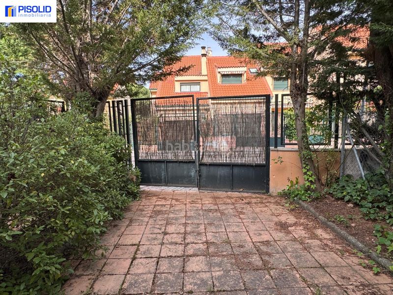 Foto 9fb82c84-780e-4d88-9d4a-efaf9934ecb3. Casa adossada amb aparcament a Tordesillas