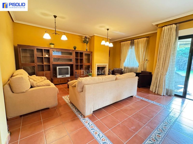 Foto c95ed286-2d40-41d6-bb64-e925504271d3. Casa adossada amb aparcament a Tordesillas