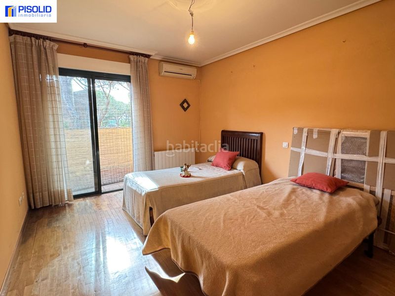 Foto cf8b3658-7a43-4e96-93ac-0738b52a6048. Casa adossada amb aparcament a Tordesillas