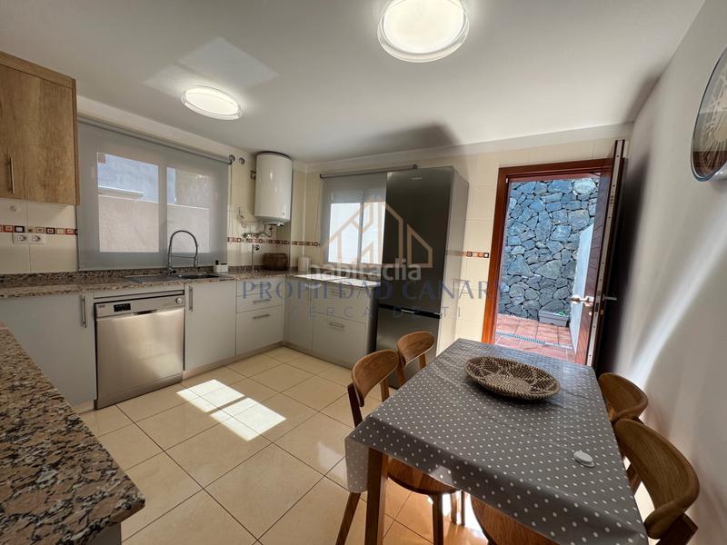 Foto ac5be2c2-47da-4c93-8fe4-e947142c2326. Rent towny house with parking in La Perdoma - San Antonio - Benijos Orotava (La)