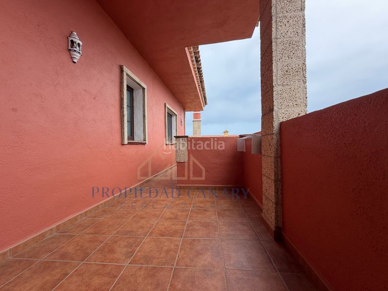 Foto f2372b9a-378f-4925-8c5b-9e814a480d88. Lloguer àtic amb xemeneia a Cuesta de la Villa Santa Úrsula