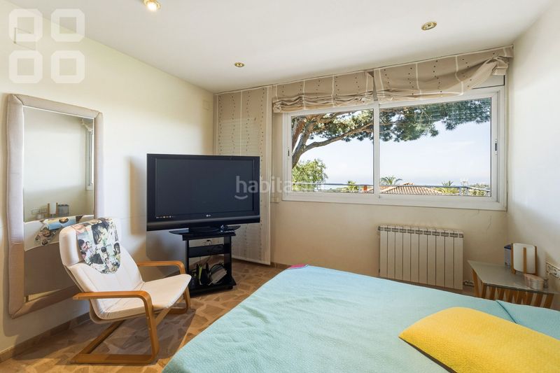 Foto 061a157a-53ba-4720-a36f-cc41e13f14b7. Casa amb xemeneia calefacció aparcament piscina a Caldes d´Estrac