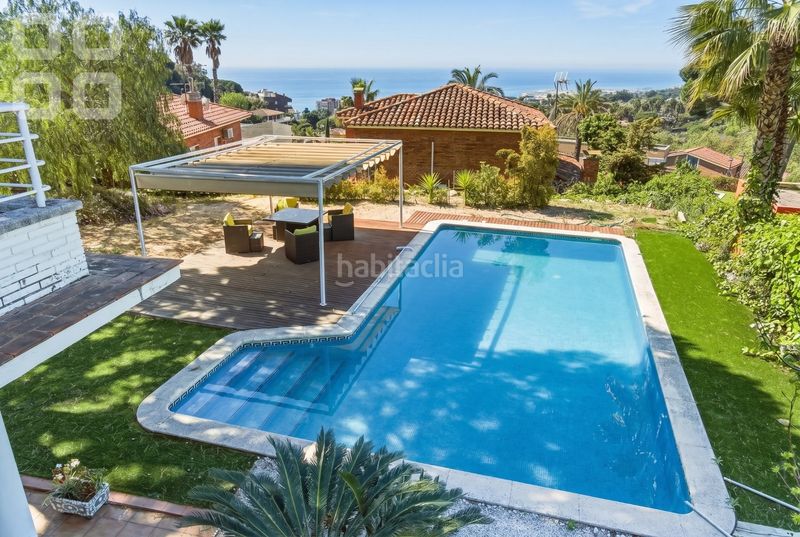 Foto 588fadf5-b327-4295-b7e4-440afcb03e11. Casa amb xemeneia calefacció aparcament piscina a Caldes d´Estrac