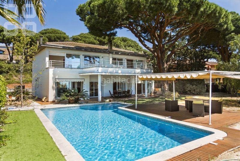 Foto 62924fb5-a37b-4546-b3e8-79e5b43ea1dc. Casa amb xemeneia calefacció aparcament piscina a Caldes d´Estrac