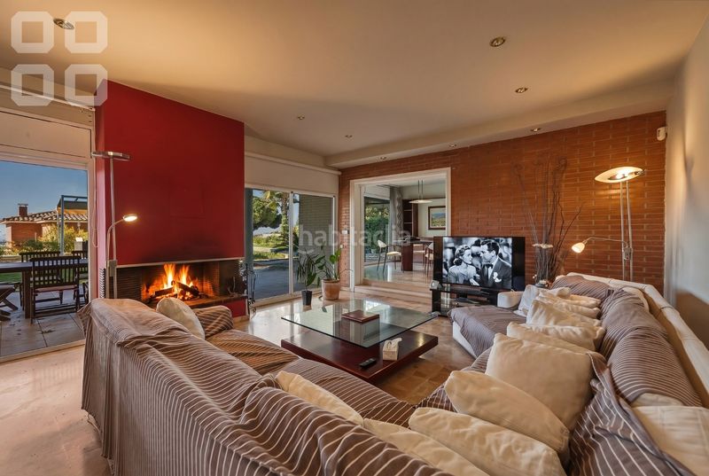 Foto 65877b7e-36fd-494e-ba25-17cee85d47ea. Casa amb xemeneia calefacció aparcament piscina a Caldes d´Estrac