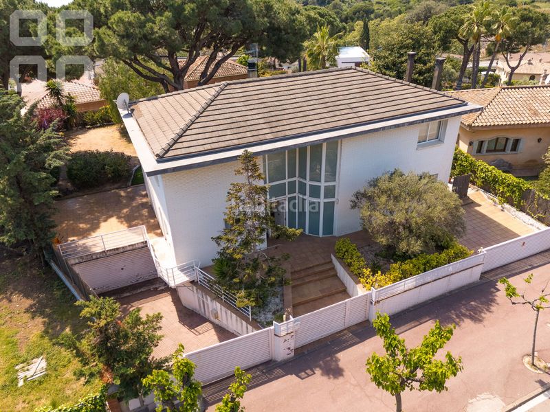 Foto 6cf1f7ea-5ab5-476a-887a-10b980a714cf. Casa amb xemeneia calefacció aparcament piscina a Caldes d´Estrac