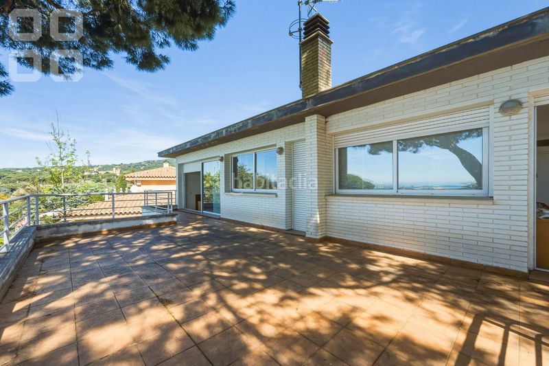 Foto 7b452109-0615-436f-8cb2-df25cfbe662a. Casa amb xemeneia calefacció aparcament piscina a Caldes d´Estrac