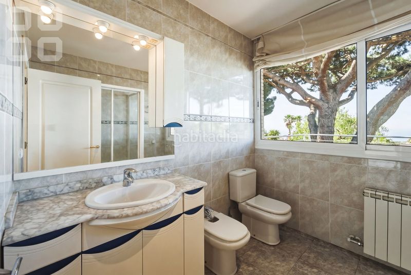 Foto 7f7ab4ff-50e0-4c60-89f8-057232b81a00. Casa amb xemeneia calefacció aparcament piscina a Caldes d´Estrac