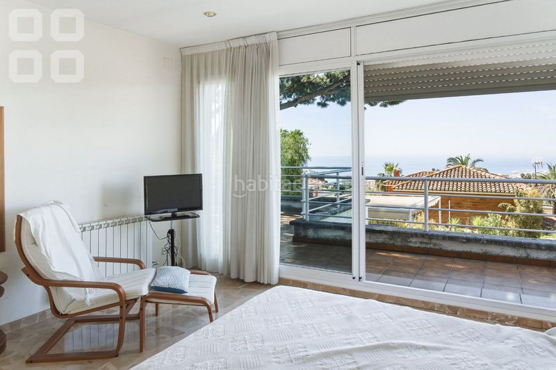 Foto b8f730e9-16e8-4bb9-ab0f-2b7aa8494076. Casa amb xemeneia calefacció aparcament piscina a Caldes d´Estrac