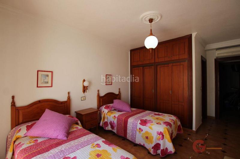 Foto 50bed1a4-f2b4-4ca8-80e9-344d16034374. Edificio hotel en Centro Salobreña
