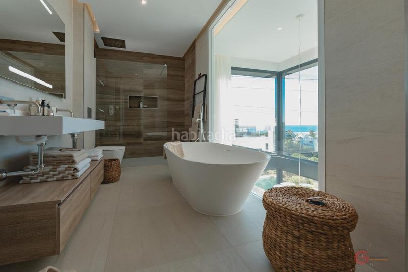 Foto fe5c24f9-85fd-44ec-aa74-181866acfb15. Chalet villa en Río Real Marbella