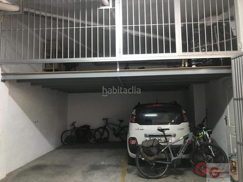 Foto bd2977ee-4795-47a3-b760-f1ed162ff06a. Parking coche garaje en Centro Salobreña