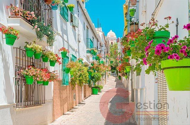 Foto a907e46f-7629-4cc5-8d57-769770d8ef64. Chalet con parcheggio piscina in Centro Estepona