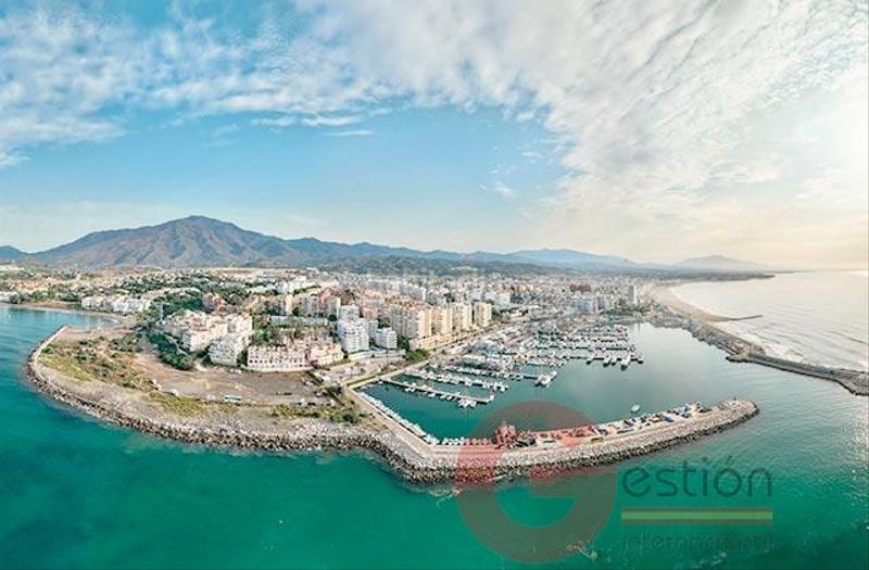 Foto eb99dcc4-58da-4537-a224-aa4bcf624653. Chalet con parcheggio piscina in Centro Estepona