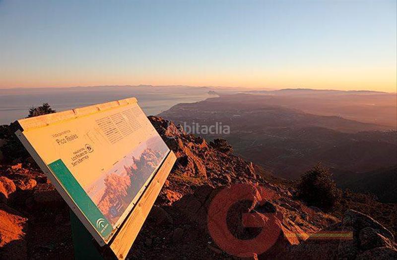 Foto f553f80e-2b80-4f5a-b959-347345c6647f. Chalet con parcheggio piscina in Centro Estepona