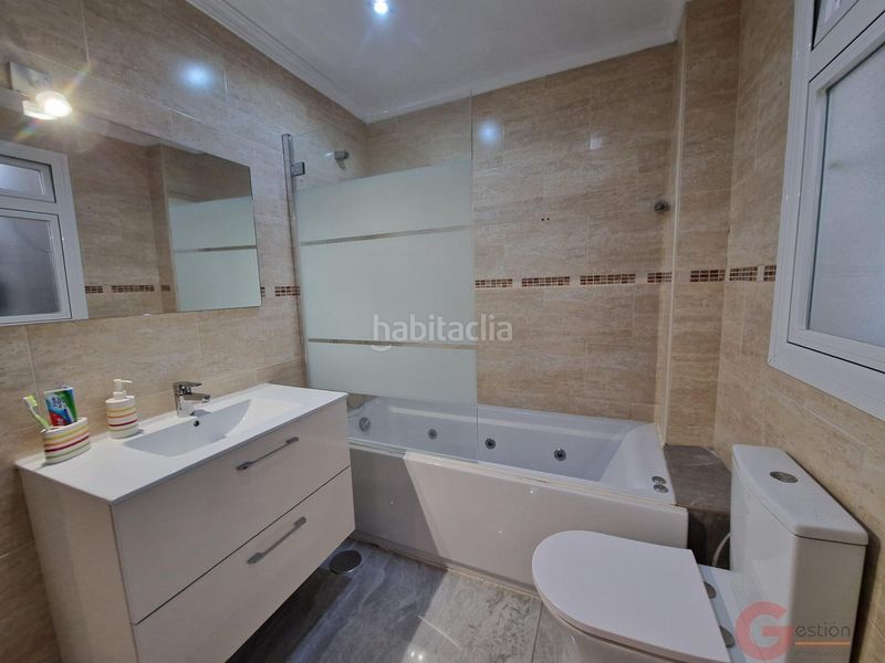 Foto 149c0dcc-0697-41f5-9526-6885663f2311. Casa amb calefacció a Centro Salobreña