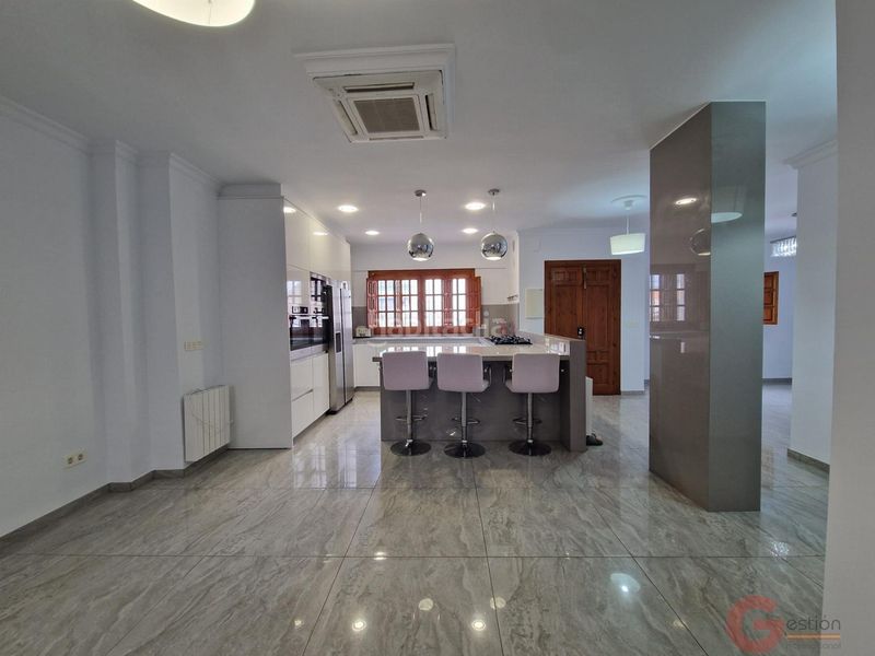 Foto 685d69d5-0fe8-4a8b-b2c1-c300b2065f06. Casa amb calefacció a Centro Salobreña