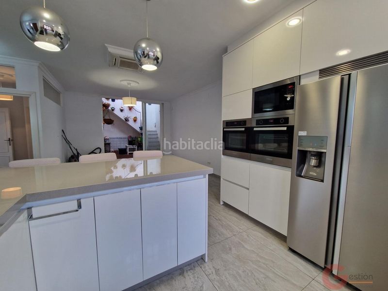 Foto f8c46c30-35b9-4616-8691-63dcf086e6fd. Casa amb calefacció a Centro Salobreña