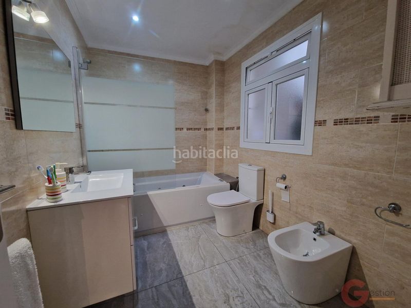 Foto f943f9a1-ce6a-4da9-9746-e9e6d661ef54. Casa amb calefacció a Centro Salobreña