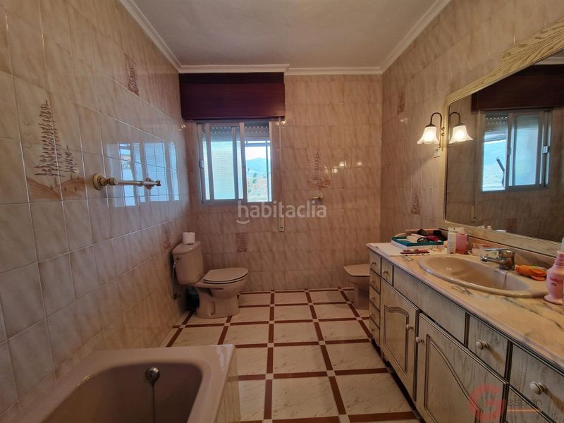 Foto 2248bfd7-a8cc-47f6-8f19-dd11255545b0. Casa amb aparcament a Molvízar