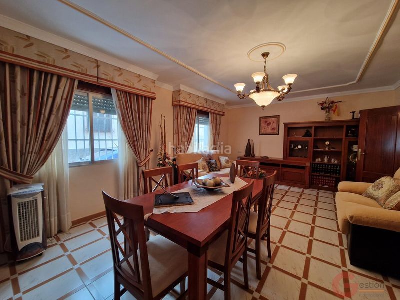 Foto fe23ebfd-ed4b-4c3b-b25c-1b979806e39a. Casa amb aparcament a Molvízar