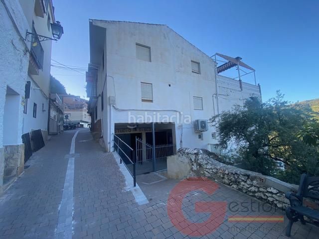 Foto 266416f5-74f1-42d0-8204-57e97a9144cb. Edificio  en Otívar