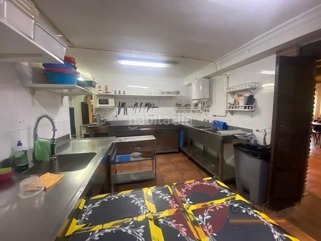 Foto 29845eff-a733-4262-ad10-00b2b00cf78e. Edificio  en Otívar