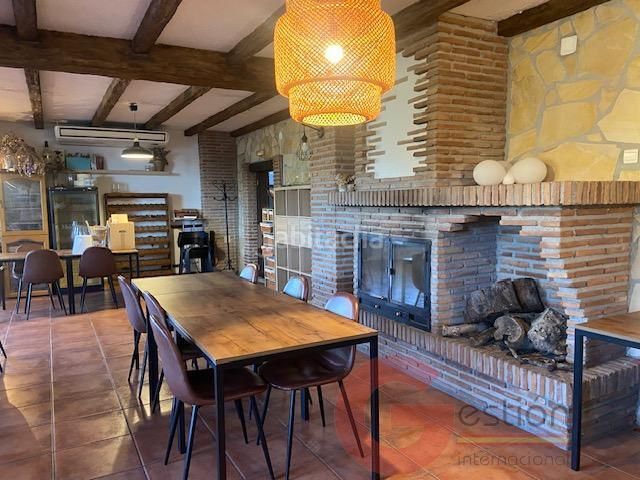 Foto b7820217-56a8-46db-973f-3f8b33d4dd47. Edificio  en Otívar