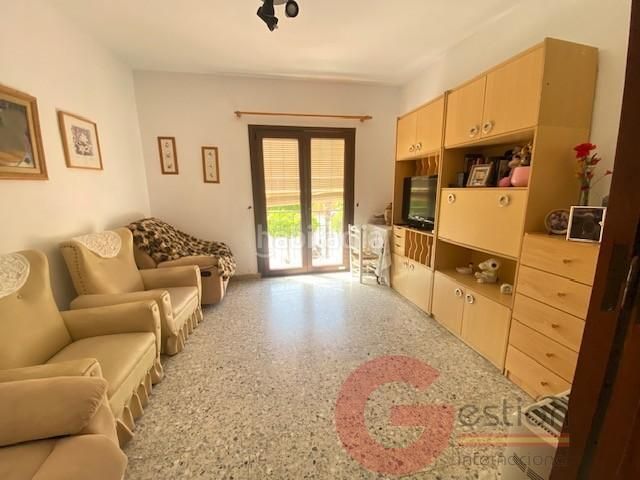 Foto f33f66c8-7838-45f5-af50-069d1553c2b0. Edificio  en Almuñecar centro Almuñécar