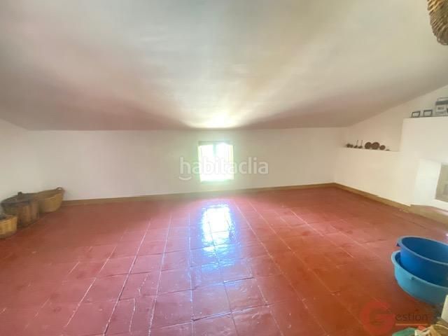 Foto 3cfa3583-b95d-46fe-a76b-f81d73ae28c2. Masia amb aparcament a Comares