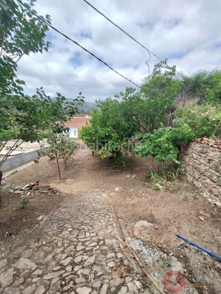 Foto b9e427e0-c80a-416b-9a55-30963cff5c58. Masia amb aparcament a Comares